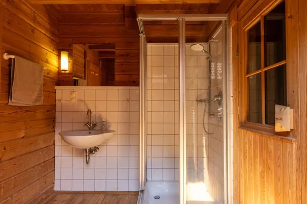 Badezimmer  Economy Blockhaus Fernando Magellan