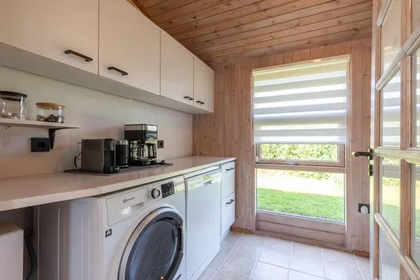 Hauswirtschaftsraum mit Kaffee-Bar, Waschmaschine etc.  VITA Sonnholm
