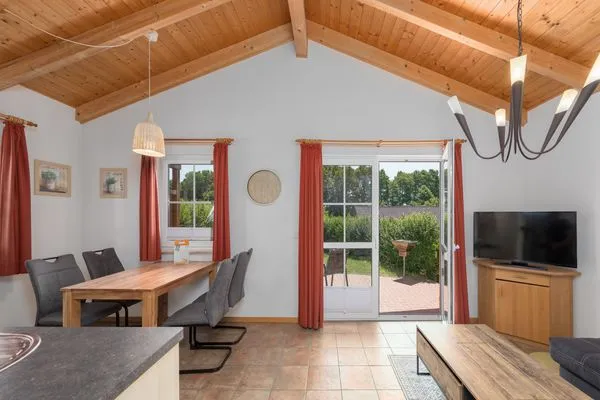 Ferienhaus Sonnenschein in Jabel offener Wohnbereich mit Esstisch  Sonnenschein