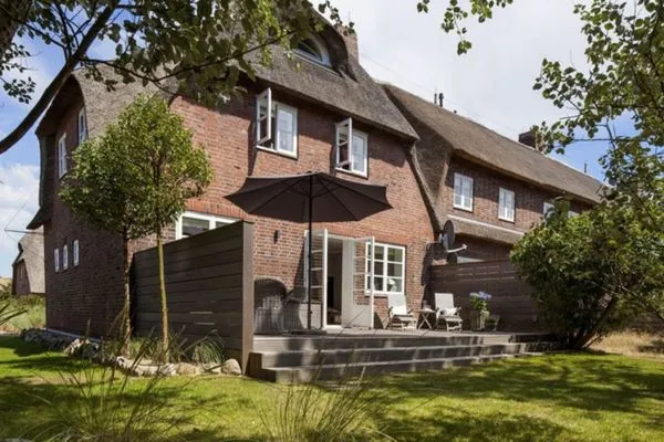 Fassade / Eingang  List Lounge