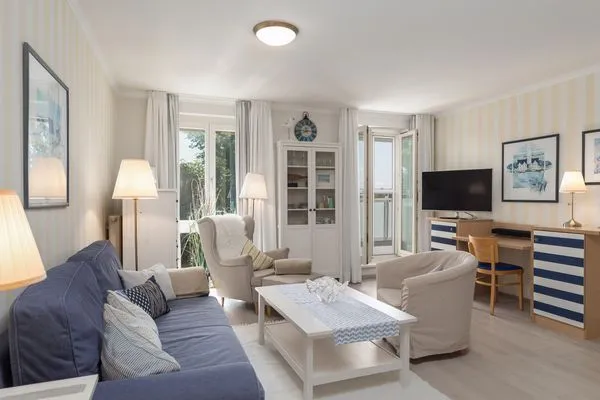 Ferienwohnung Dünensand Zingst Wohnzimmer mit Balkon  Dünensand