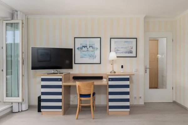 Ferienwohnung Dünensand Zingst Wohnzimmer mit TV  Dünensand