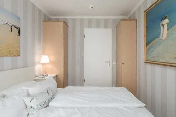 Ferienwohnung Dünensand Zingst Blick zur Schlafzimmer Tür  Dünensand