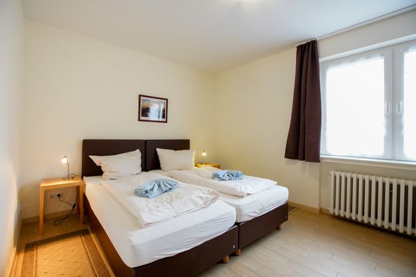  Haus Derk Juist - Bungalow Borkum - Zweites Schlafzimmer mit Boxspringbett