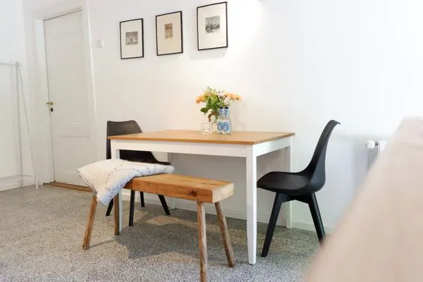 Essbereich mit Blick in den großen Garten  Appartement Reethus Koppelkiek