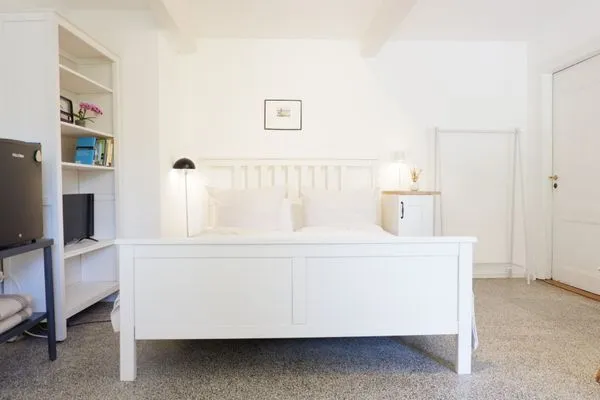 Schlafbereich mit TV  Appartement Reethus Koppelkiek