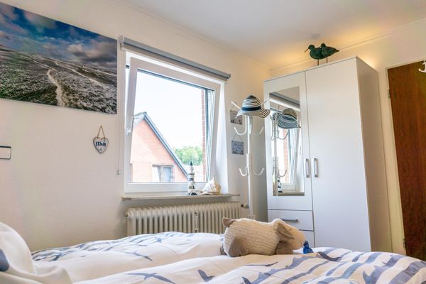  Ferienwohnung Wattlöwe Tönning - Kleiderschrank