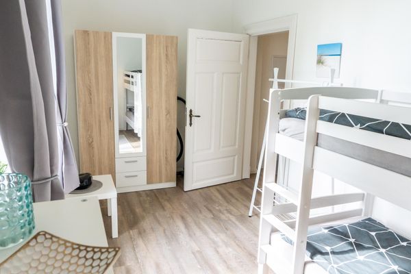  Ferienwohnung Amrum auf dem Holmhof Poppenbüll,Osterhever,Tetenbüll - Kleiderschrank