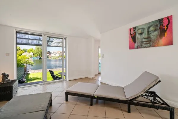 Seehus Malchow Wellness Raum mit Ausblick in den Garten  Seehus