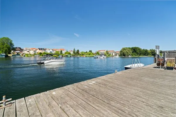 Seehus Malchow Blick vom Bootssteg auf die Müritz  Seehus