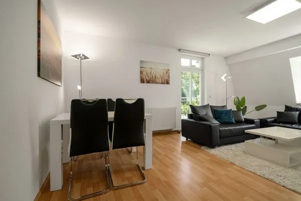 Apartment Strandglück Malchow - offenes Wohnzimmer mit Esstisch  Strandglück