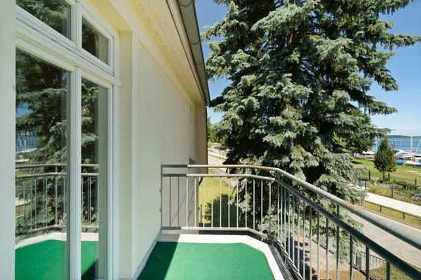 Apartment Strandglück Malchow - Balkon mit Blick zum naheliegenden Strand  Strandglück