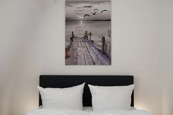 Apartment Strandglück Malchow - dekoratives Wandbild im Schlafzimmer  Strandglück