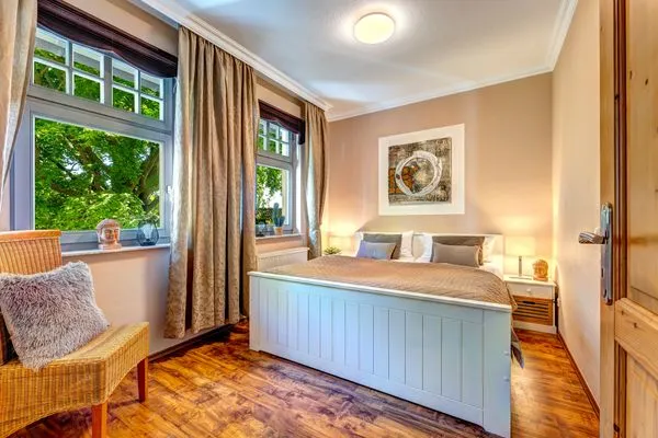 Schlafzimmer mit großen Doppelbett  Haus Seeadler, Whg. Sturmmöwe