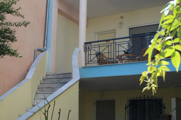 Hauptansicht  Litsa-Studio