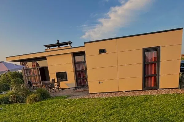  Marina Strandbad Chalet RiverLodge mit Zaun Haus Nr. 94