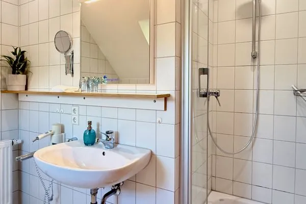 Ferienhaus Dani Ferienapartment Panoramablick Nonnenhorn - Dusche im Badezimmer