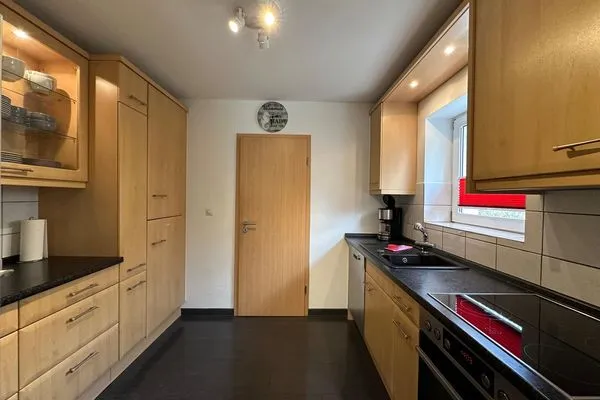 Genießen Sie das Kochen in dieser stilvollen, modernen Küche!  Flipper