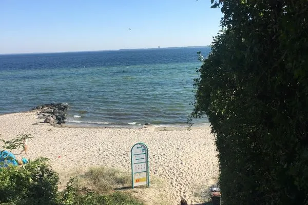 Zugang zum Strand  Flipper