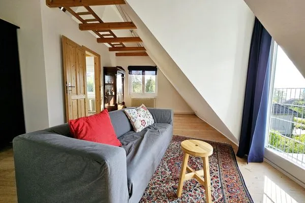 Haus Horizont oberes Sofa mit Blick in den Garten  Haus Horizont