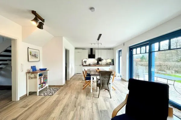 Moderne, lichtdurchflutete Küche für Ihre Genussmomente.  Haus Schiffchen