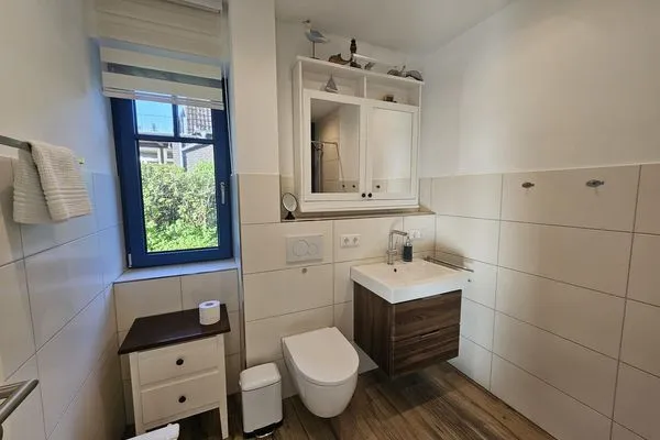 Entspannen Sie in diesem stilvollen, modernen Badezimmer!  Haus Schiffchen