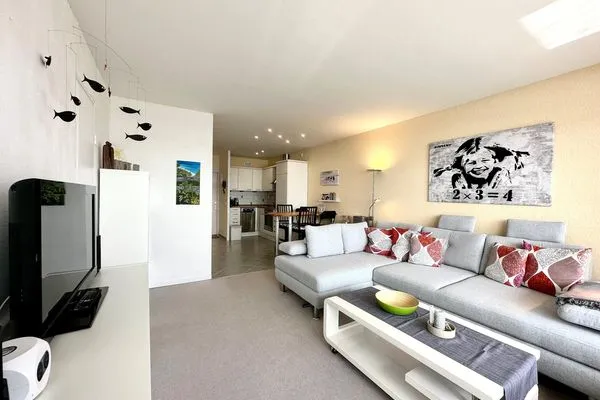 Entspannen Sie im stilvollen Wohnzimmer mit modernem Design! Panoramic Sierksdorf Bayview