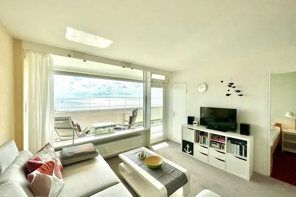 Genießen Sie diesen stilvollen Wohnbereich mit Blick auf das Meer. Panoramic Sierksdorf Bayview