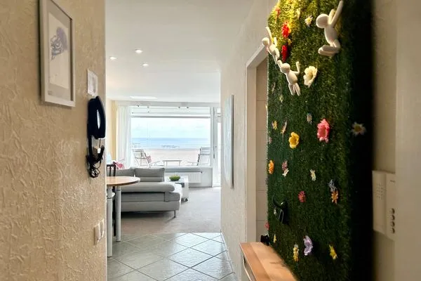 Helle Wohnlandschaft mit einem einladenden Balkon - Ihr Ort der Entspannung! Panoramic Sierksdorf Bayview