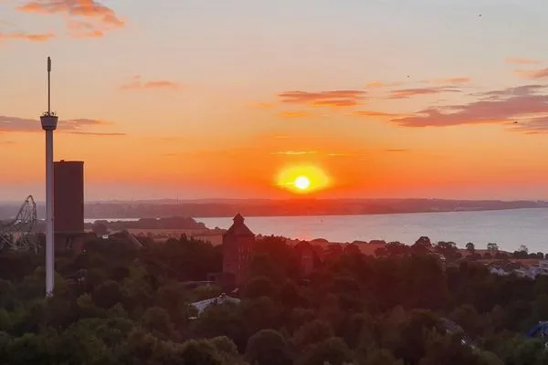 Genießen Sie atemberaubende Sonnenuntergänge über dem Wasser! Panoramic Sierksdorf Bayview