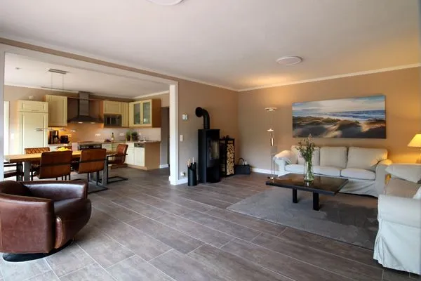 Wohnzimmer  Küstenglück – Urlaub mit Garten, Kamin & Komfort