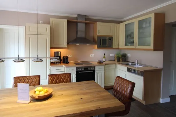 Küche / Küchenzeile  Küstenglück – Urlaub mit Garten, Kamin & Komfort