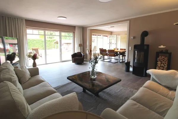 Wohnzimmer  Küstenglück – Urlaub mit Garten, Kamin & Komfort