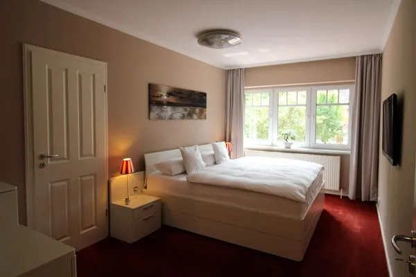 Schlafzimmer  Küstenglück – Urlaub mit Garten, Kamin & Komfort