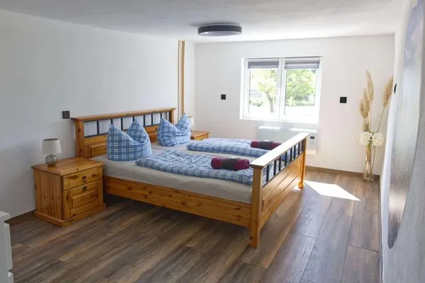 Schlafzimmer 2 mit bequemen, neuen Bett - ab der 3. Person verfügbar  Ferienapartment Zur guten Quelle
