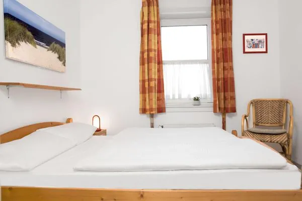 Schlafzimmer Buchenweg Whg.24, Sommerfeld, EG li