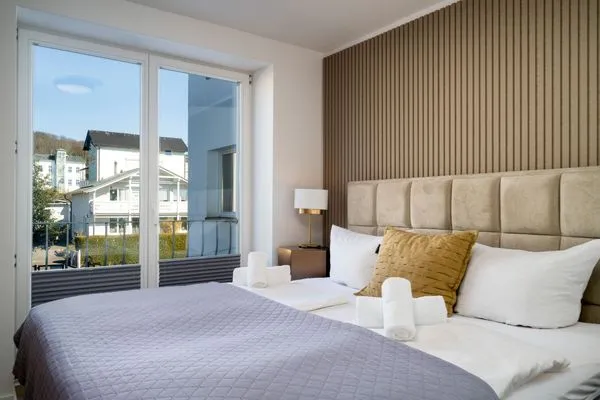 Schlafzimmer  FeWo Meerzeit - Balkon, Sauna, Meerblick