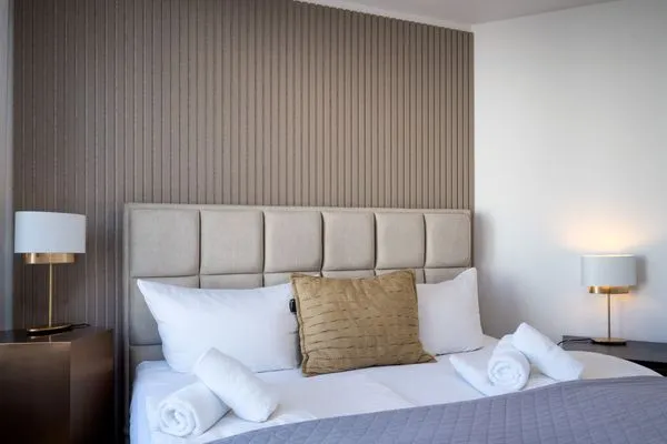 Schlafzimmer  FeWo Meerzeit - Balkon, Sauna, Meerblick