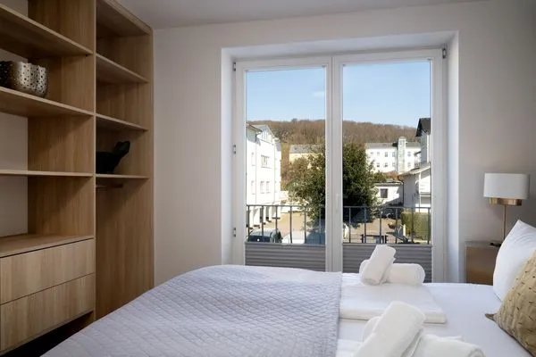 Schlafzimmer  FeWo Meerzeit - Balkon, Sauna, Meerblick
