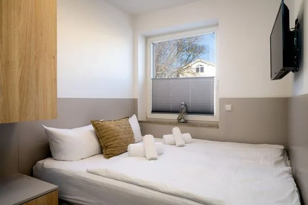 Schlafzimmer  FeWo Meerzeit - Balkon, Sauna, Meerblick