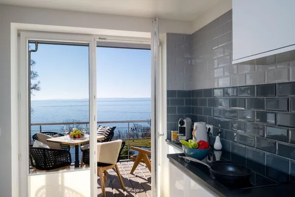 Küche / Küchenzeile  FeWo Meerzeit - Balkon, Sauna, Meerblick