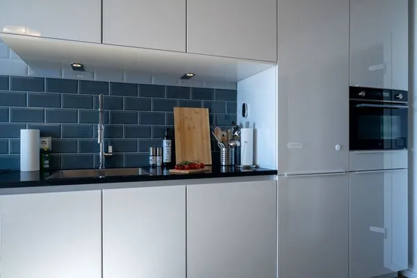 Küche / Küchenzeile  FeWo Meerzeit - Balkon, Sauna, Meerblick