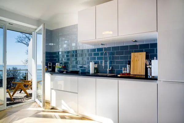 Küche / Küchenzeile  FeWo Meerzeit - Balkon, Sauna, Meerblick