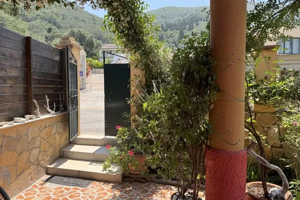 Fassade / Eingang  Ilias