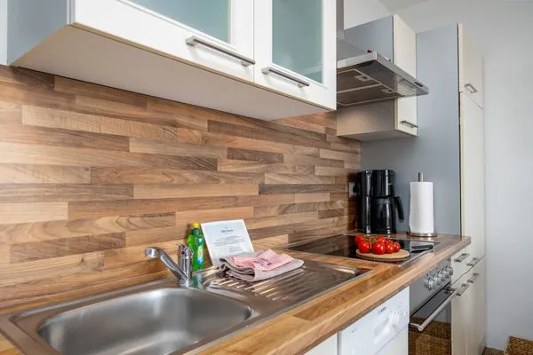 Küche / Küchenzeile  FeWo Hafenliebe - Kamin, Sauna, Meerblick