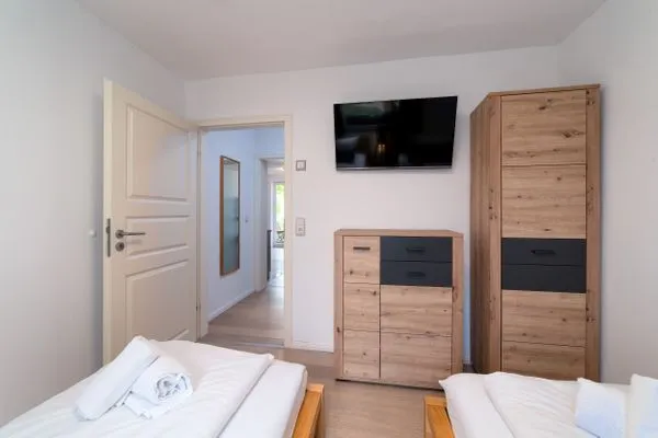 Schlafzimmer  FeWo Sonnenschein -  Kamin, Sauna, Meerblick