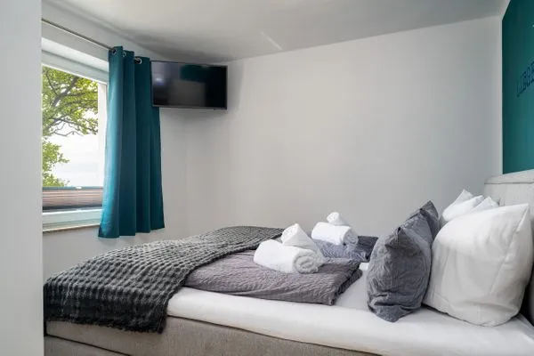 Schlafzimmer  FeWo Sonnenschein -  Kamin, Sauna, Meerblick