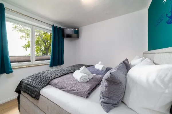 Schlafzimmer  FeWo Sonnenschein -  Kamin, Sauna, Meerblick