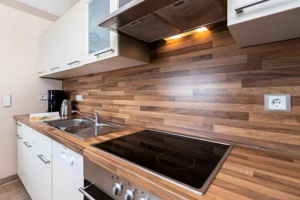 Küche / Küchenzeile  FeWo Fontane - Kamin, Sauna, Meerblick, Badeteich