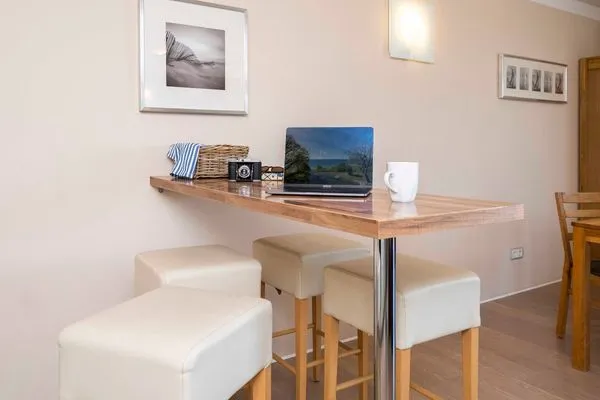 Küche / Küchenzeile  FeWo Fontane - Kamin, Sauna, Meerblick, Badeteich